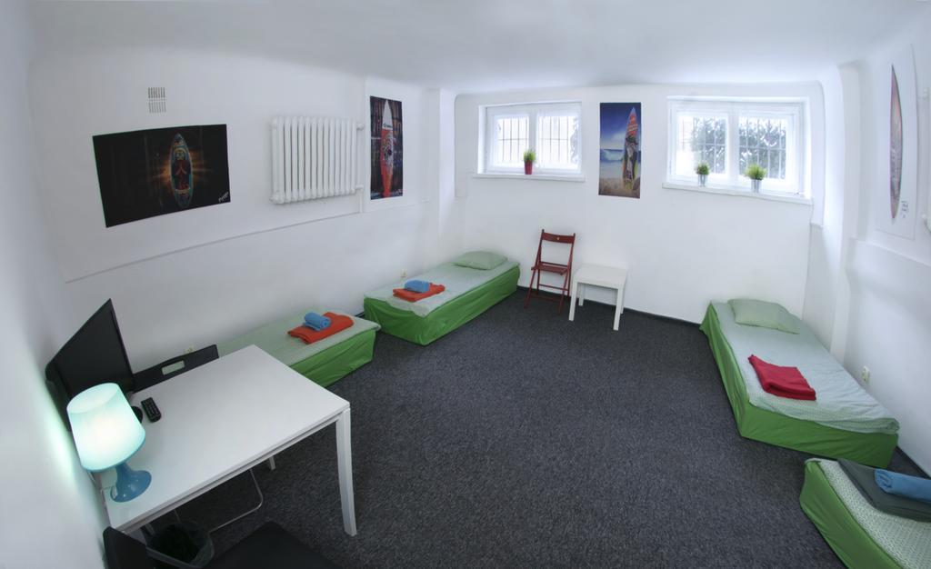 Wierzbno Hostel Варшава Экстерьер фото
